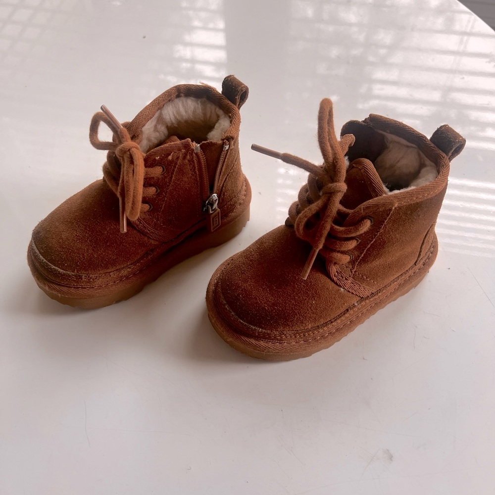 Ugg Neumel II Toddler size 6 boots